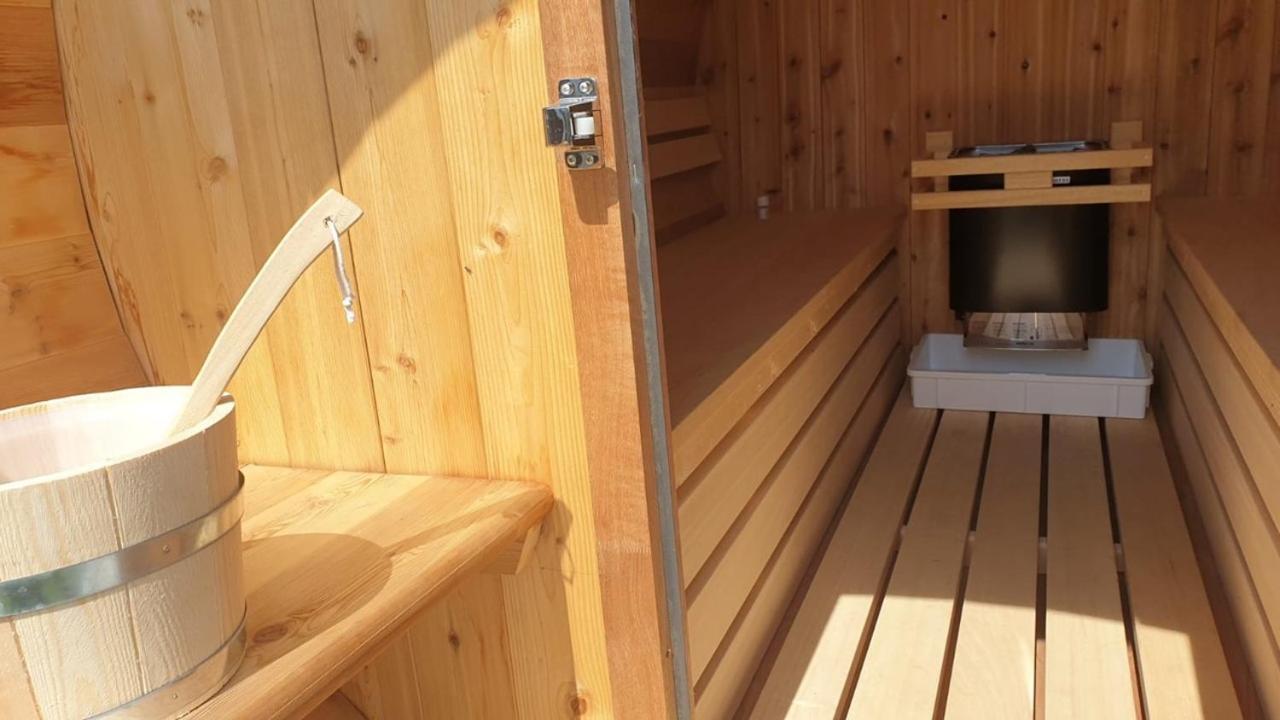 Chalet Buutengeweun, Met Luxe Jacuzzi En Tonsauna Sint Annaland Exterior photo