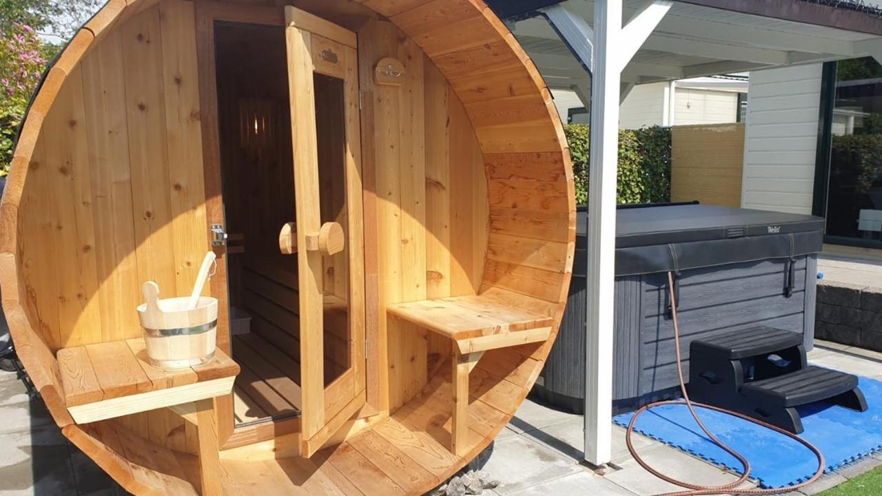 Chalet Buutengeweun, Met Luxe Jacuzzi En Tonsauna Sint Annaland Exterior photo