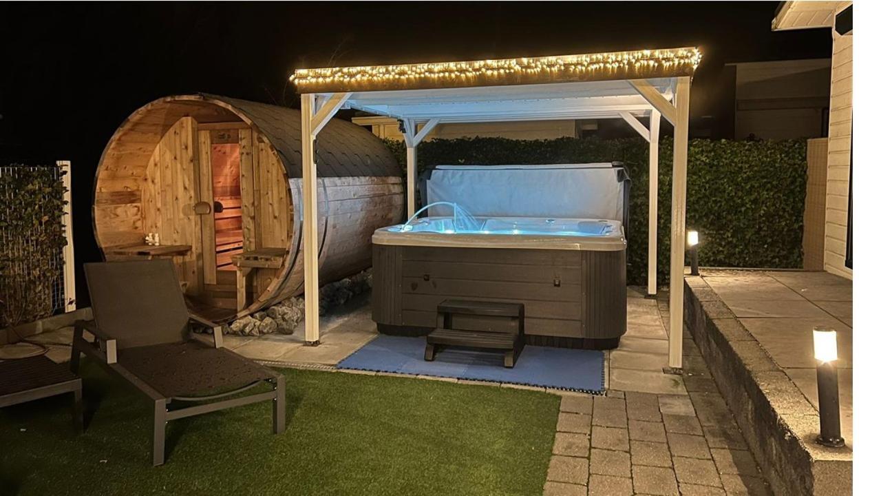 Chalet Buutengeweun, Met Luxe Jacuzzi En Tonsauna Sint Annaland Exterior photo